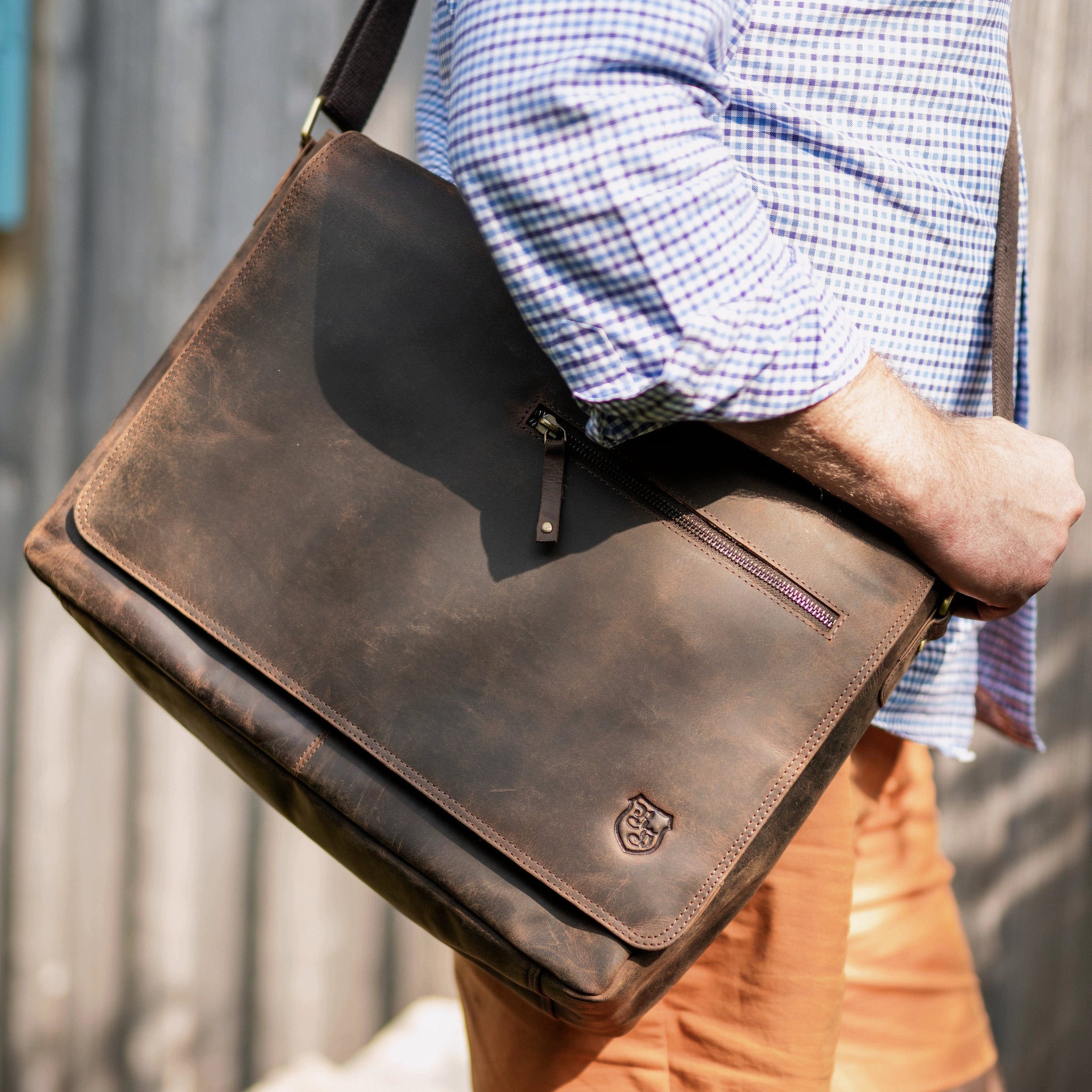 Hochwertige braune Laptoptasche aus Leder von Hodalump – Vintage Umhängetasche für Herren, ideal als Businesstasche oder Notebooktasche.