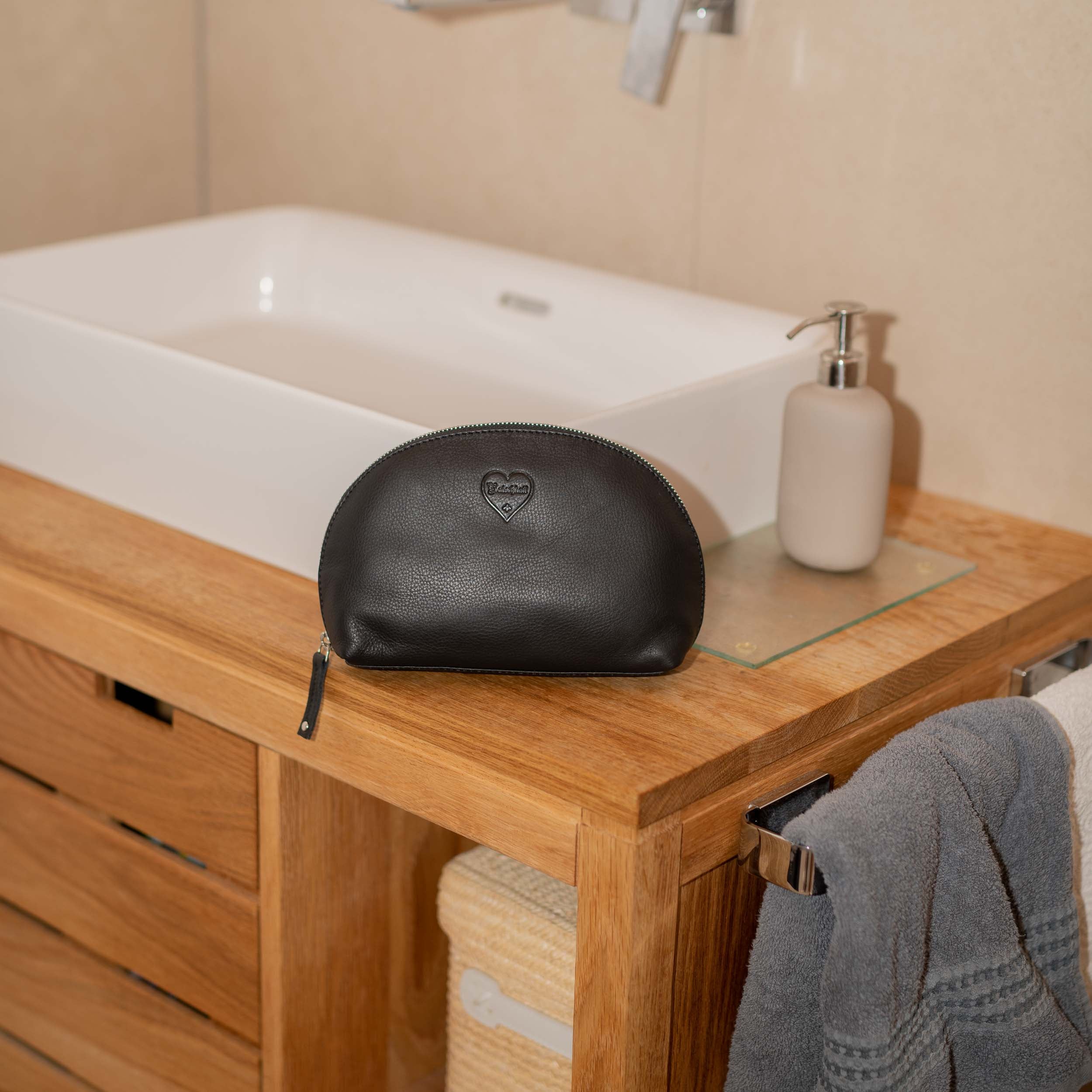 Medium Toiletry Bag