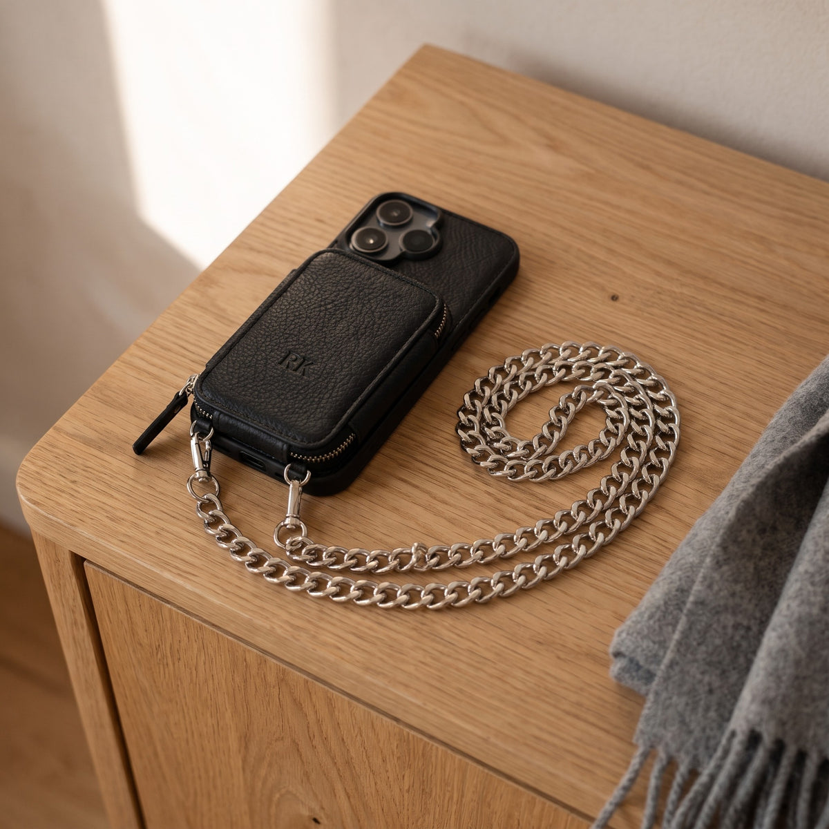 Coque smartphone avec chaîne d'épaule et emplacement pour carte – le style rencontre la fonctionnalité en cuir synthétique, vue 6