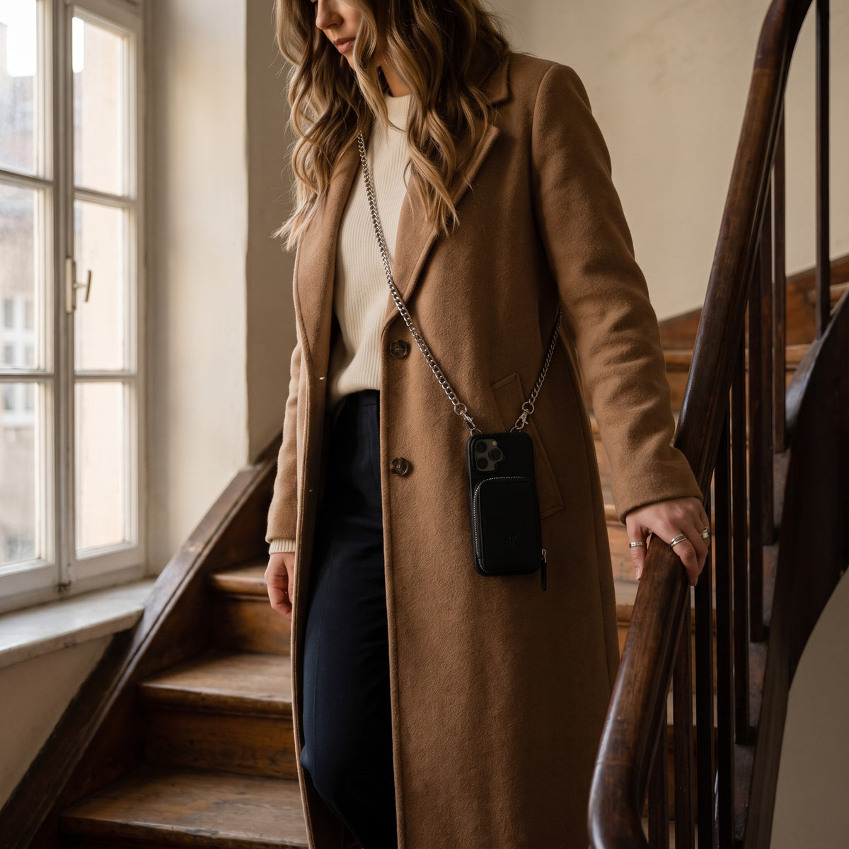 Coque smartphone avec chaîne d'épaule et emplacement pour carte – le style rencontre la fonctionnalité en cuir synthétique, vue 4