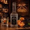 Hodalump GIN Serie 1 Flasche mit Gin Tonic, Mandarinen und Beeren auf Holztisch