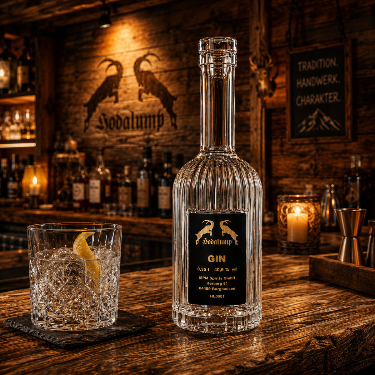 Hodalump GIN Serie 1 Flasche vor rustikalem Hintergrund